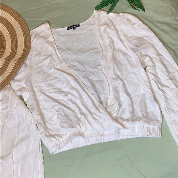 WHITE CROP ‘FASHIONNOVA’ TOP!!! - Picture 5 of 11